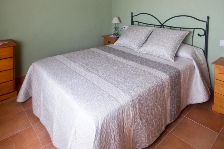 Habitación principal casa de l'Om de Mas de la Segarra