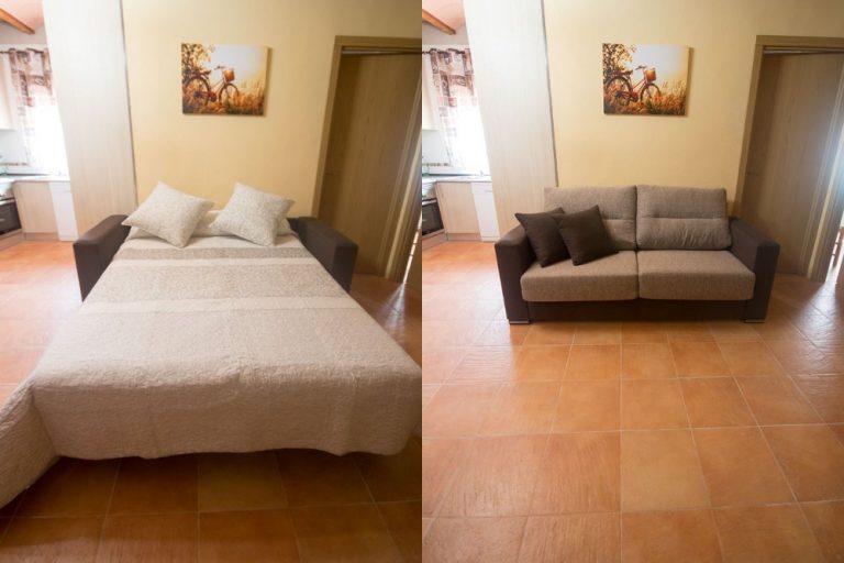 Sofá cama salón casa de l'Om de Mas de la Segarra